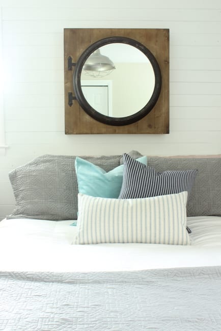 10 Easy Ways To Store Your Bed Throw Pillows At Night