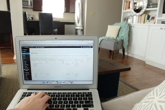 Tips for bloggers who work from home. 
