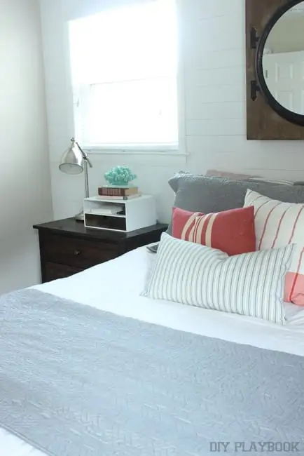 bridget's bedroom: DIY Bedside Charging Station Tutorial | DIY Playbook