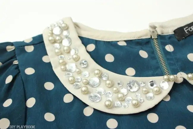 This DIY bedazzled collar instantly upgrades your look and requires little effort or expense. 
