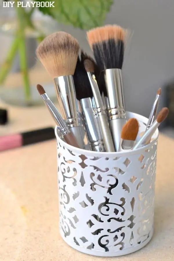 Clean-Makeup-Brushes