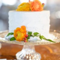 This elegant wedding cake is simple and floral.