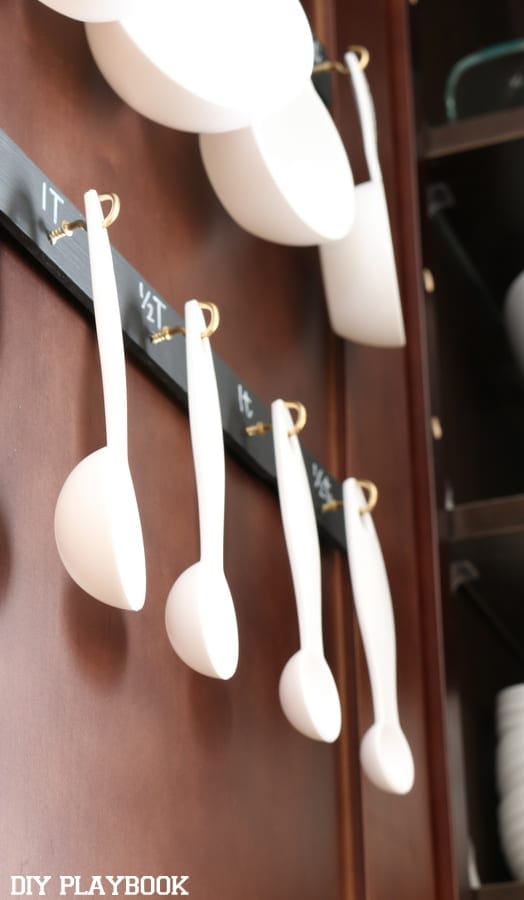 Hanging measuring spoons