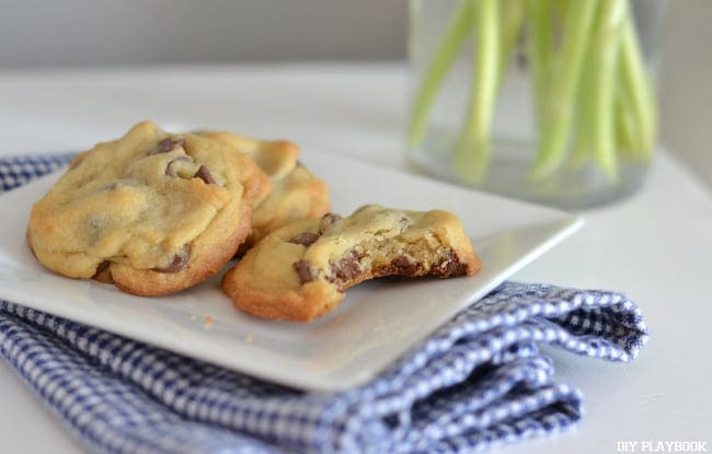 These mini chocolate chip cookies are perfect for Father's Day. 