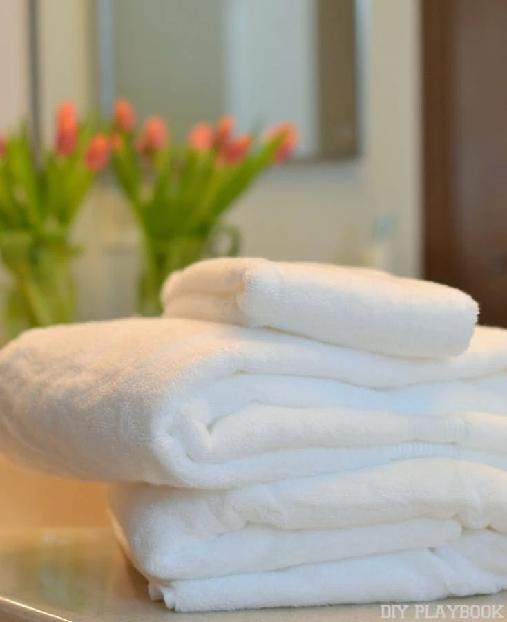 Plush-white-bath-towels