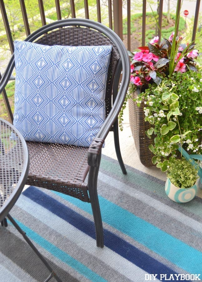 Casey's patio looks great with her new outdoor painted rug. It's totally perfect with her blue and white throw pillows!