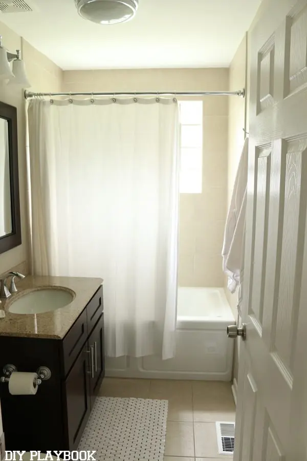 Height For Your Shower Curtain, How Wide Should A Shower Curtain Be Off The Floor