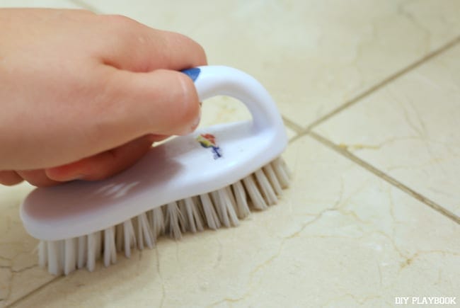 cleaning-bathroom-floor-grout-tile