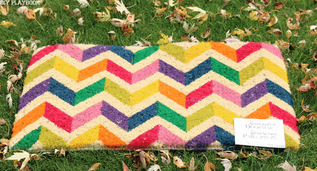 Before and after gif of this easy diy doormat