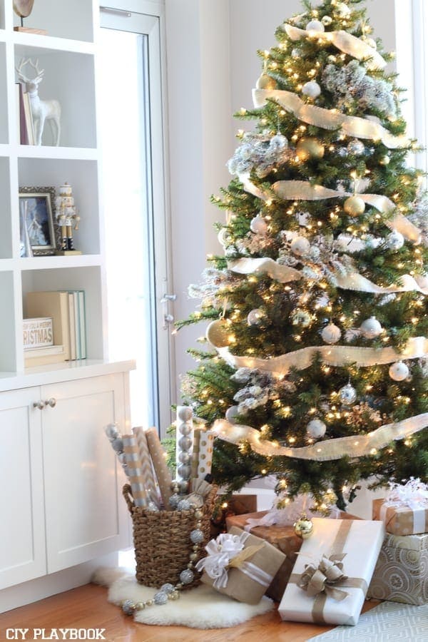 Love our Christmas dream tree with glam accents!