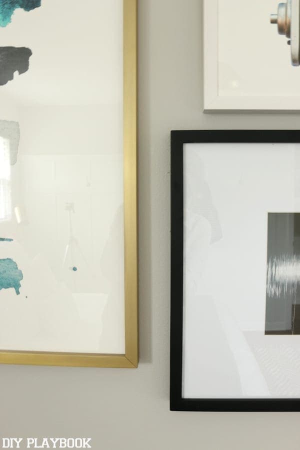 frames_gallery_wall_bedroom