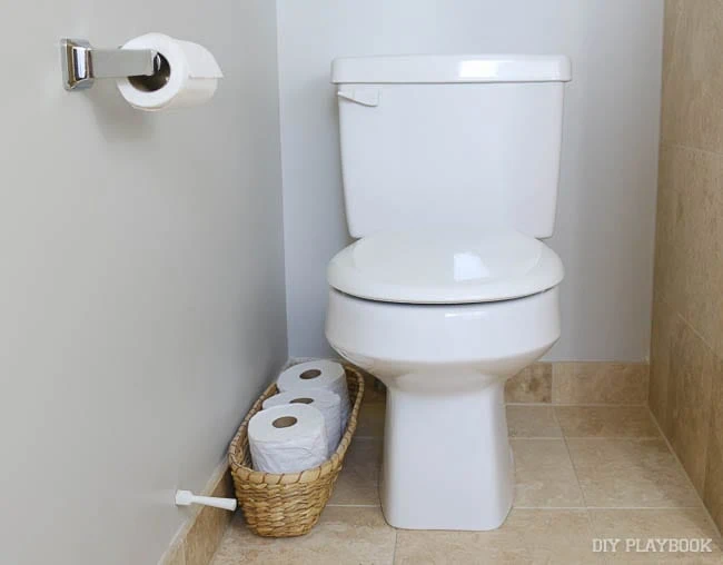 The toilet seats are updated and ready to go- and this was SUCH an easy project!