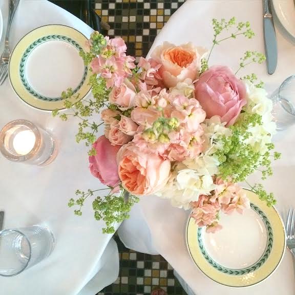 flowers_dinner_table