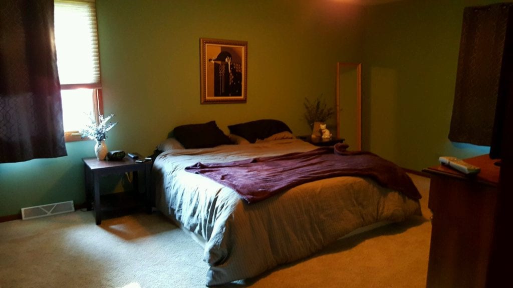 bedroom-before-lowes-makeover