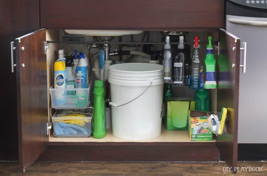 organized-sink-kitchen-cleaning-supplies