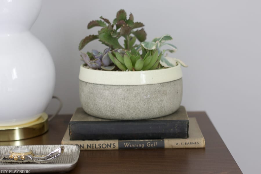 Personal touches and a few living plants warm up the neutral space