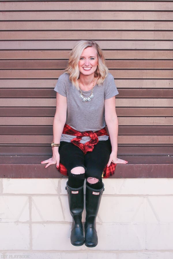 Here's a casual look with the statement necklace: sparkly necklace, casual gray tee, ripped black jeans, rubber boots. 
