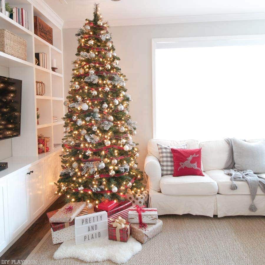 Try the Pretty and Plaid Christmas Tree look on your tree this holiday season!