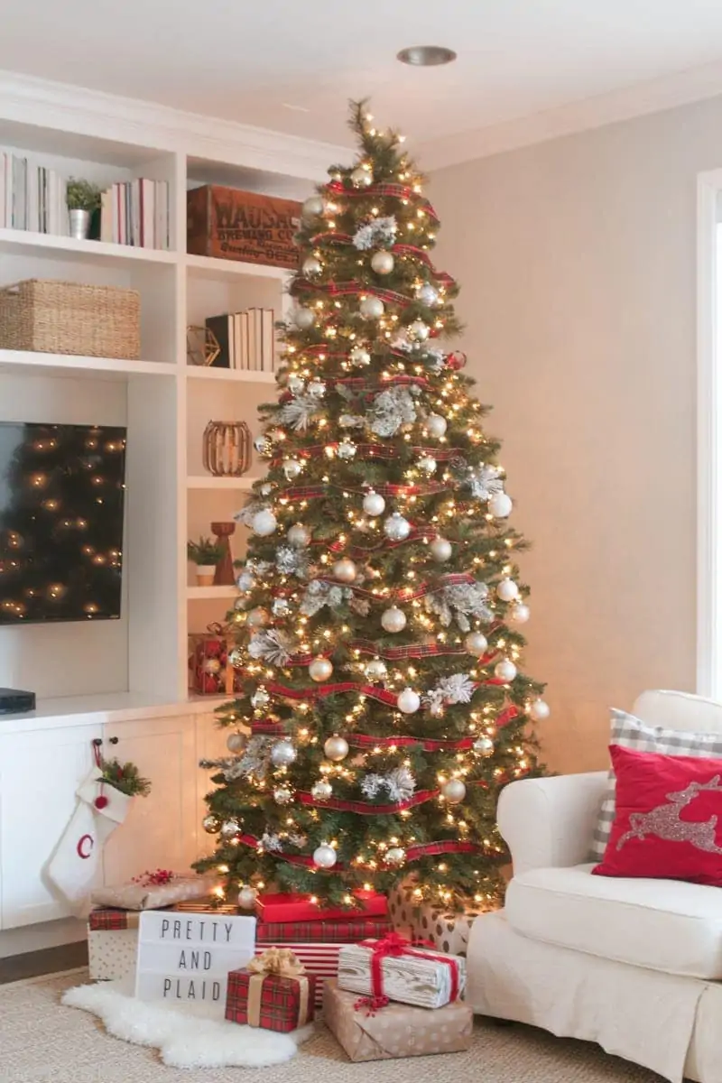 Neutral Christmas Tree | DIY Playbook