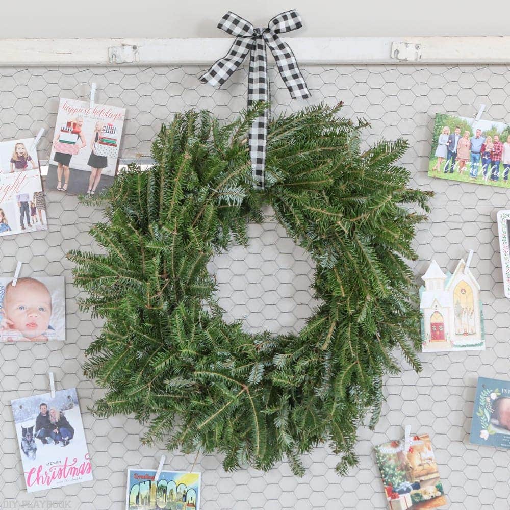 wreath-hanging-attach-christmas-cards
