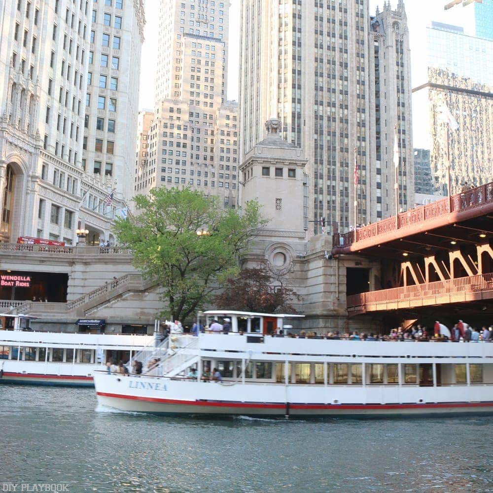 Take an amazing architecture tour on the Chicago River to capture some fantastic views.