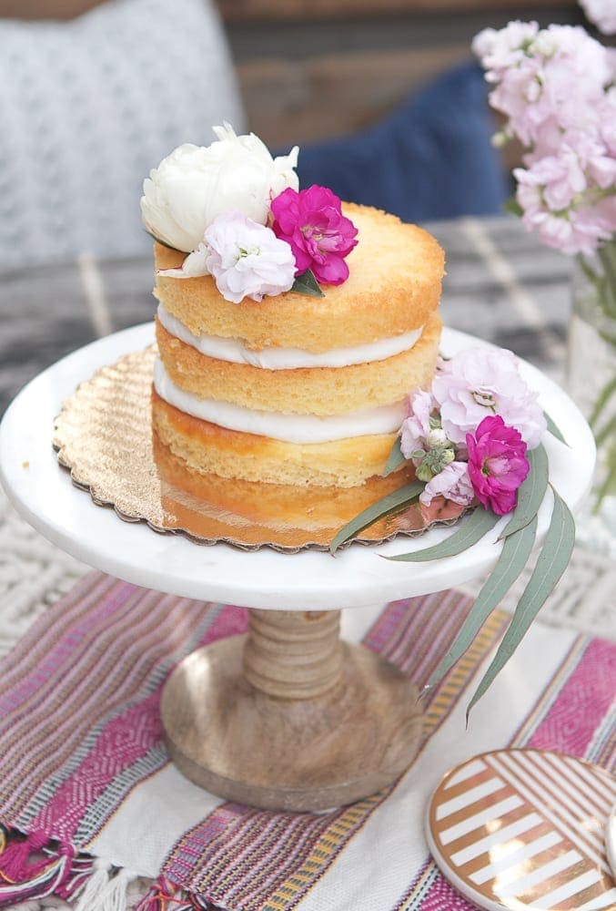 Tips to take a naked cake from eh to wow