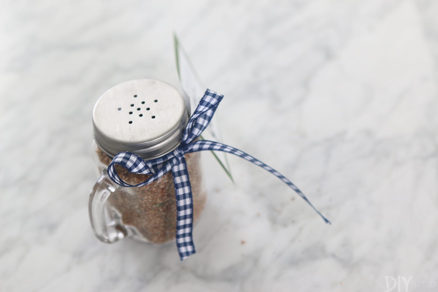 The shakers look so sweet with these little bowties--perfect for Dad. 