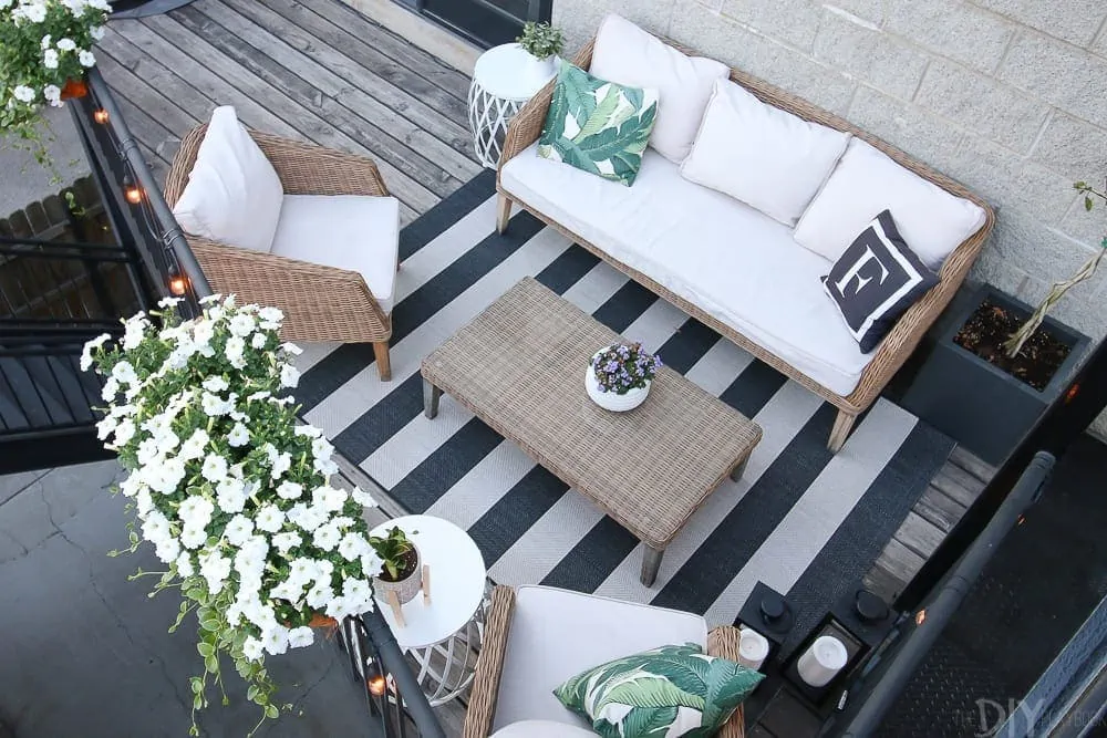 This patio makeover was possible thanks for Wayfair finds! It's the most popular online home decor store and for good reason. 