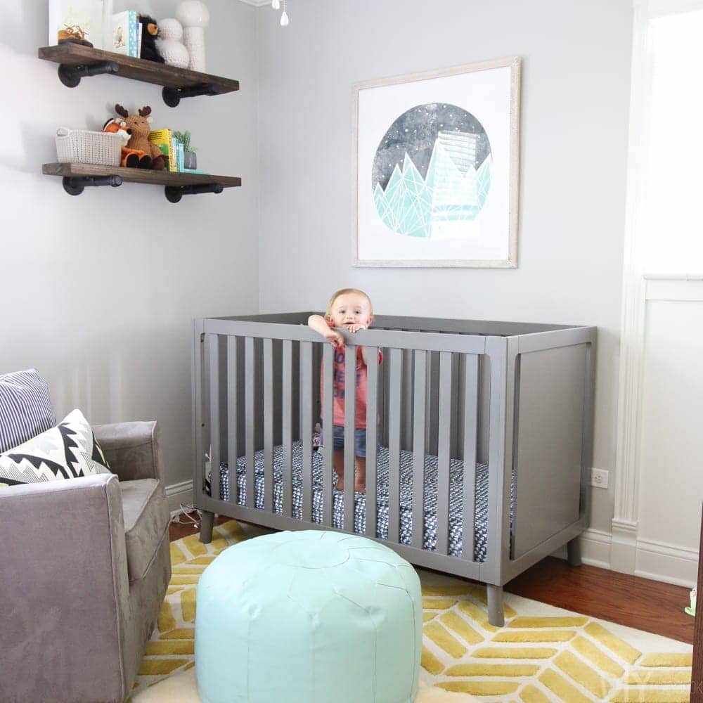 Here are some easy DIY Bookshelves for your nursery! | DIY Playbook