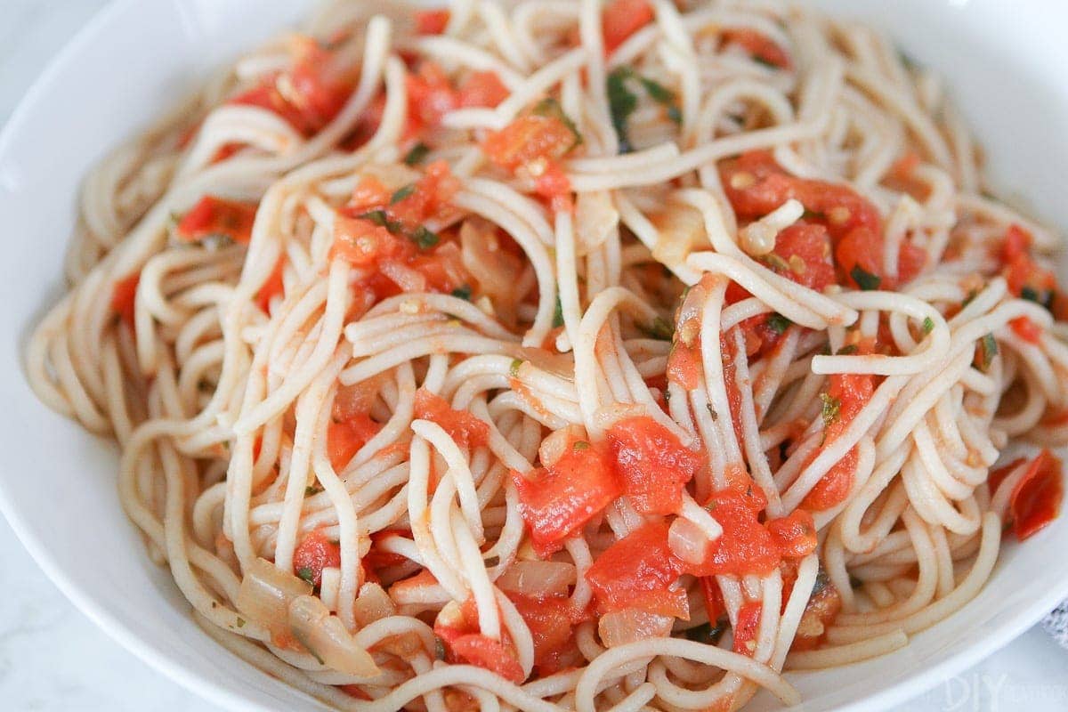 An easy pasta recipe that you can serve hot or cold. 