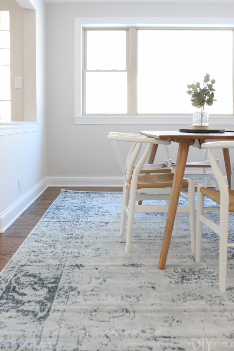 How to choose the right dining room rug