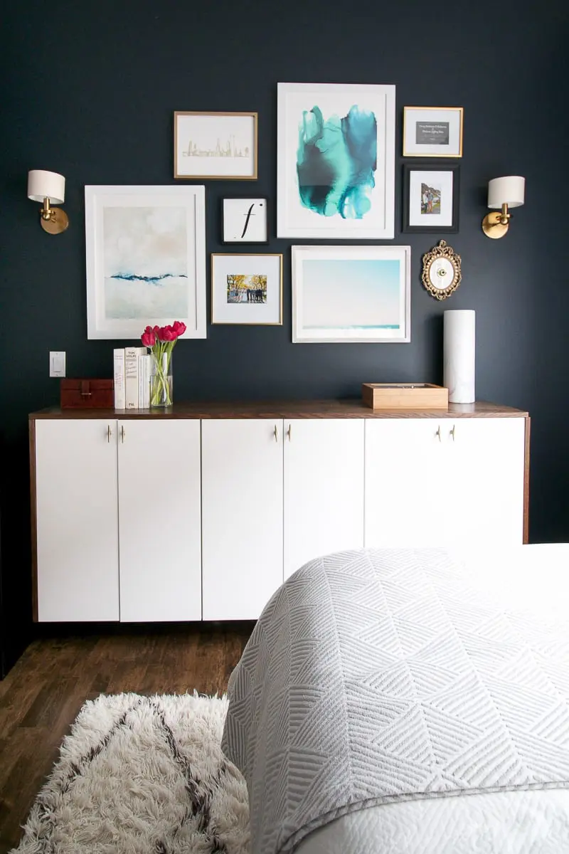 Guest room over a credenza
