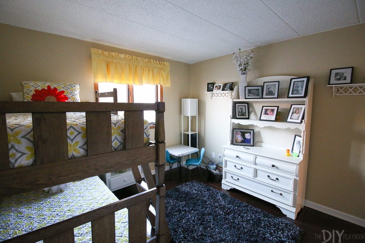 A kids' room that is ready for a design makeover!