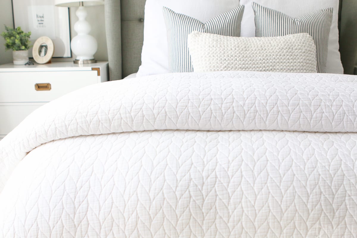 How to make your bed so it looks like a Pottery Barn catalog