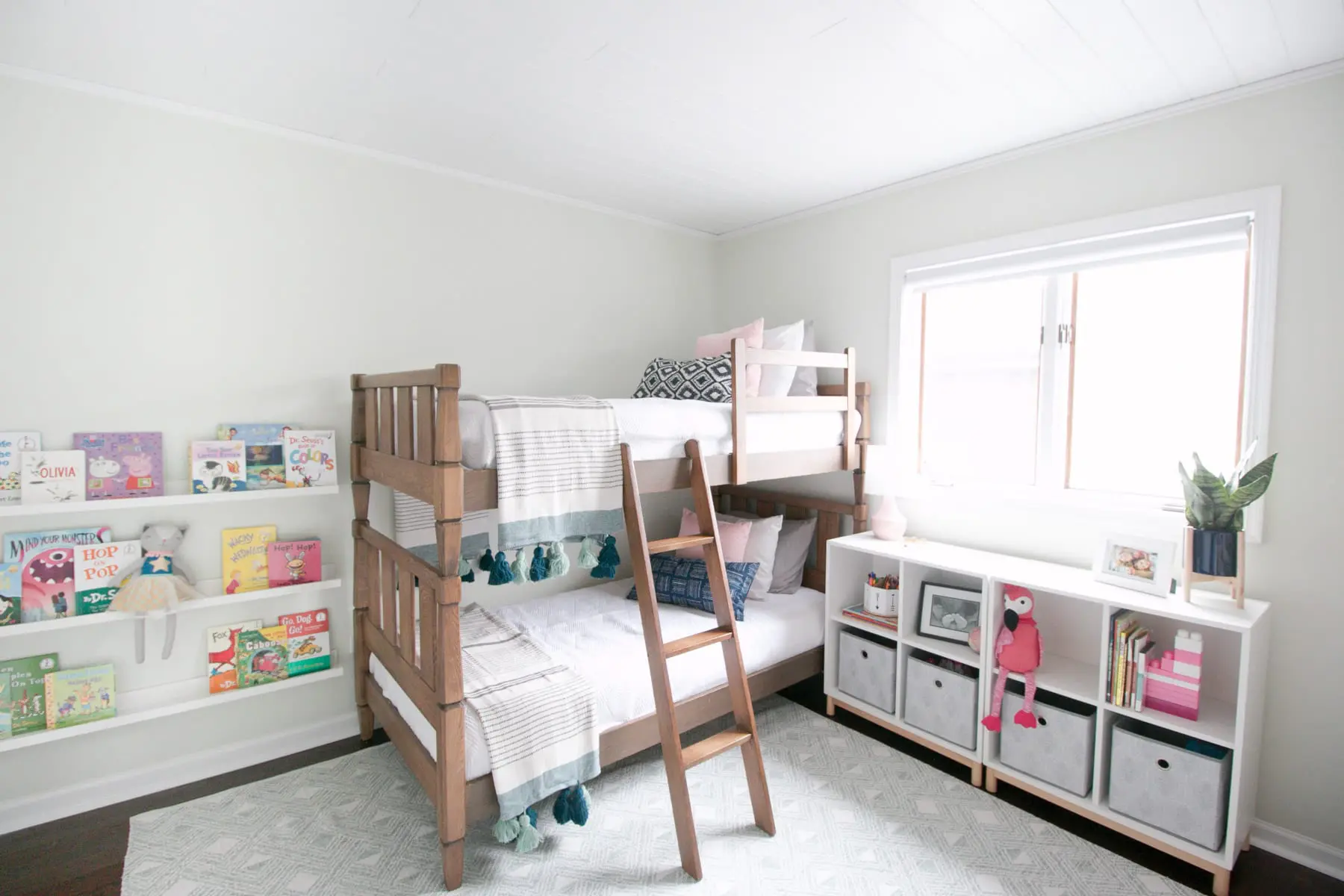 Bunkbeds and storage cubbies in this kids' room makeover. 