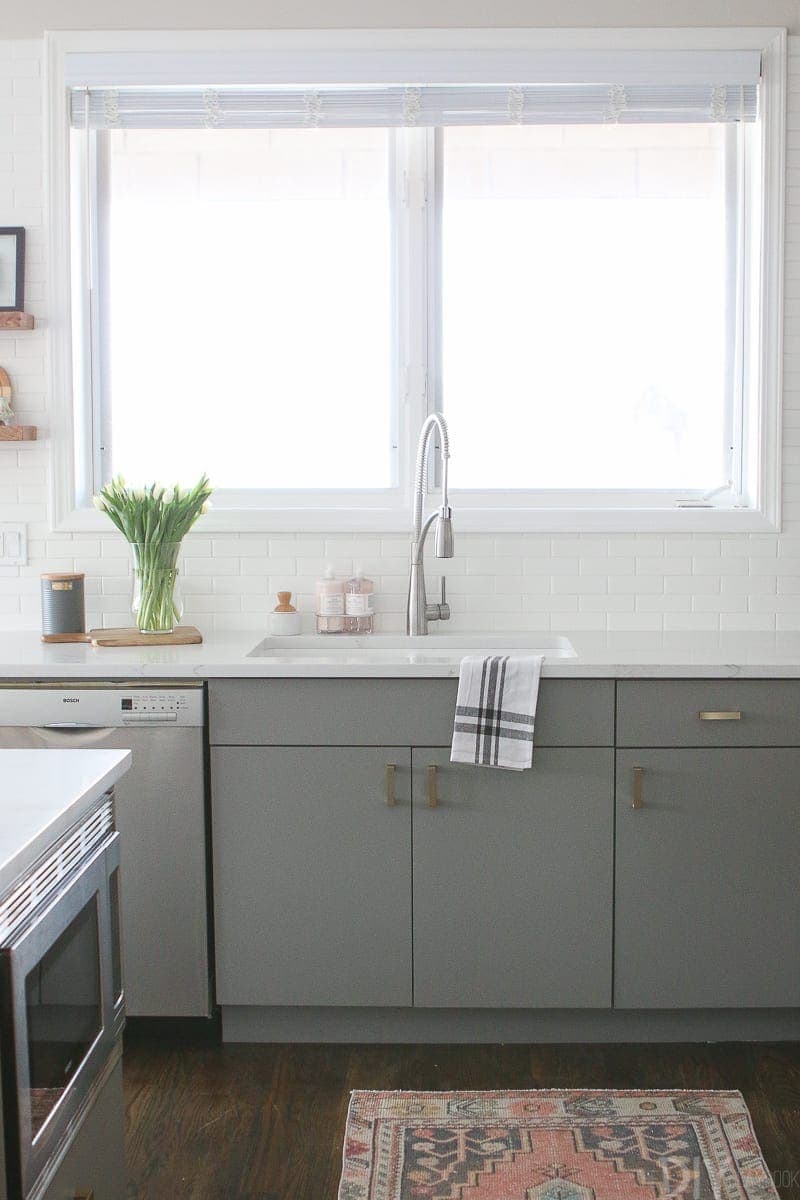 a farmhouse sink with no front apron