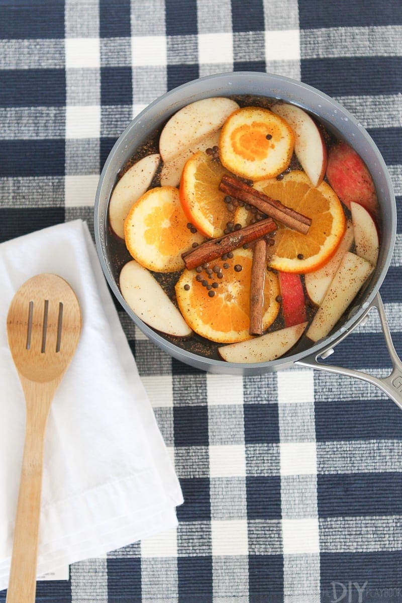 how to make fall stovetop potpourri with cinnamon and apples