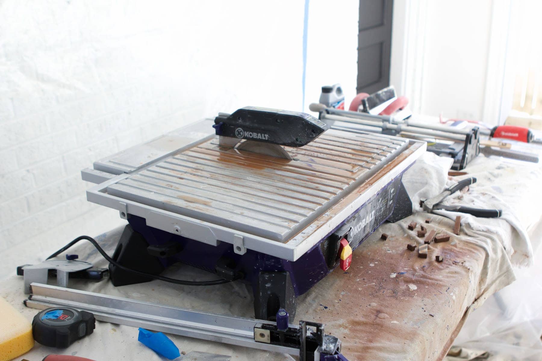 cutting tile with a wet saw
