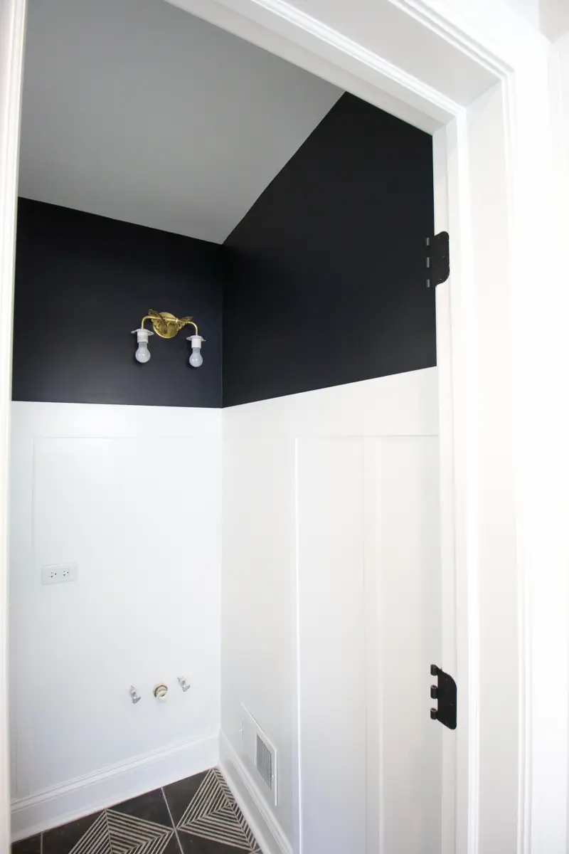 painting a bathroom black