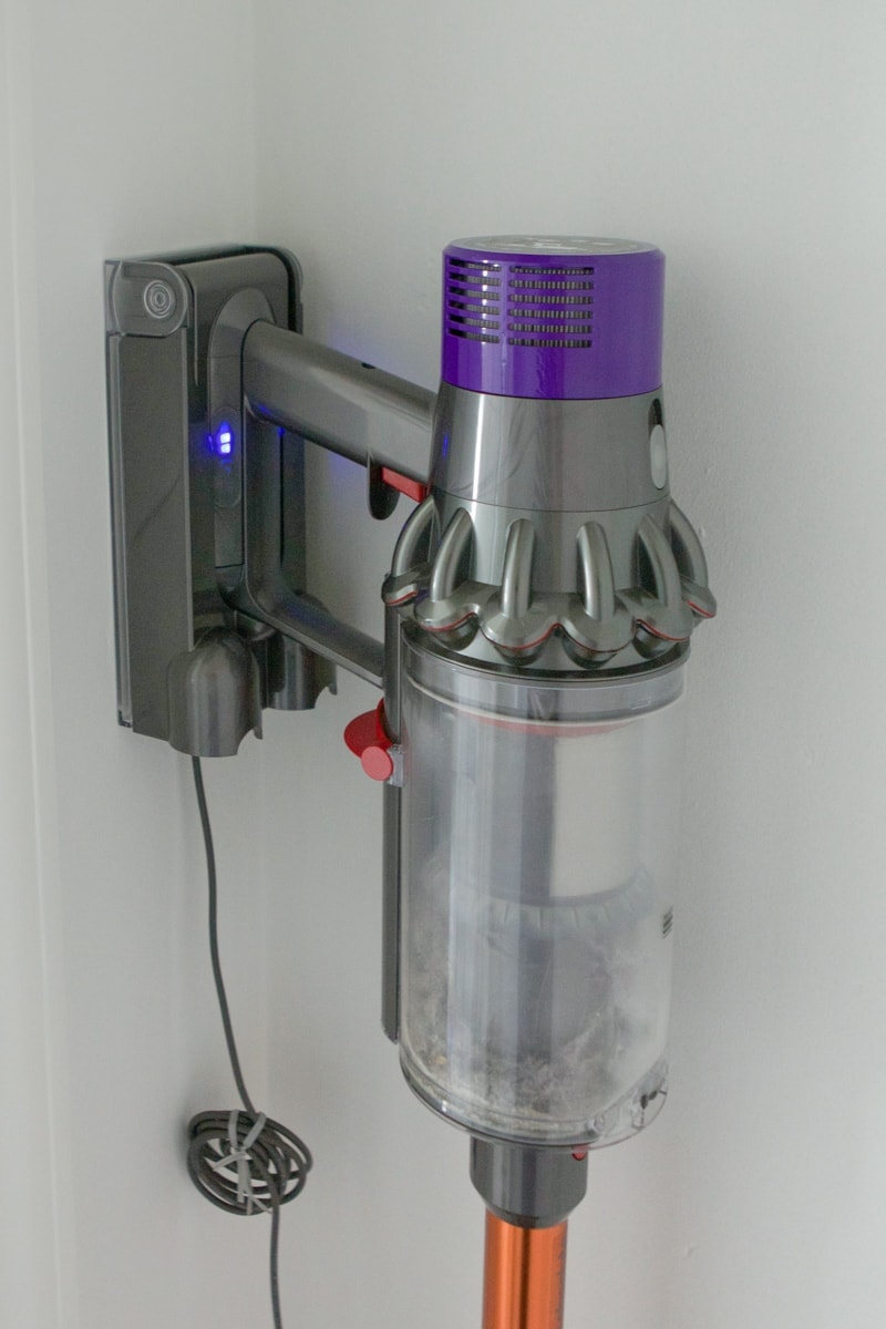 herir Exitoso Paciencia How to Mount a Dyson Vacuum in your Closet | The DIY Playbook