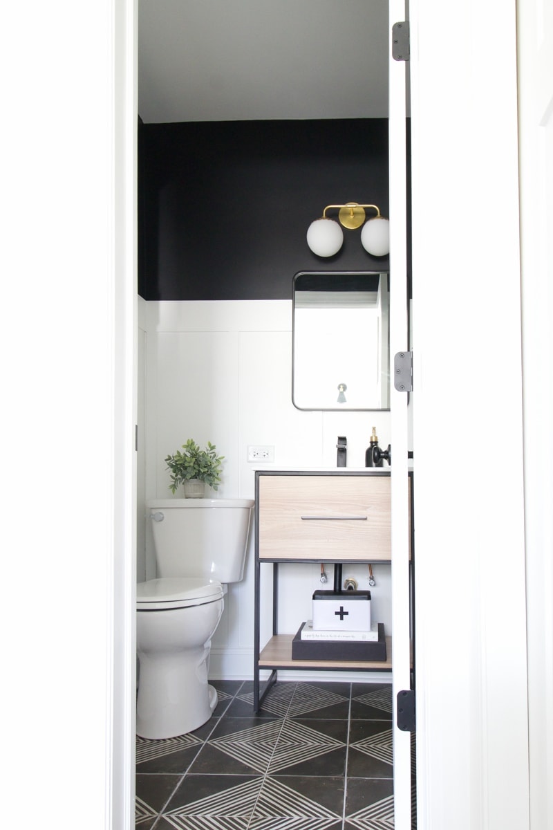 Bathroom makeover with white and black acents