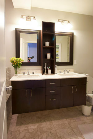 My Mom’s Master Bathroom Refresh – The Before