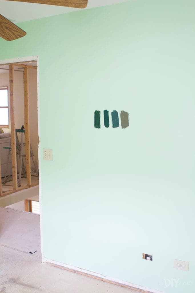 Choosing the perfect dark green paint color