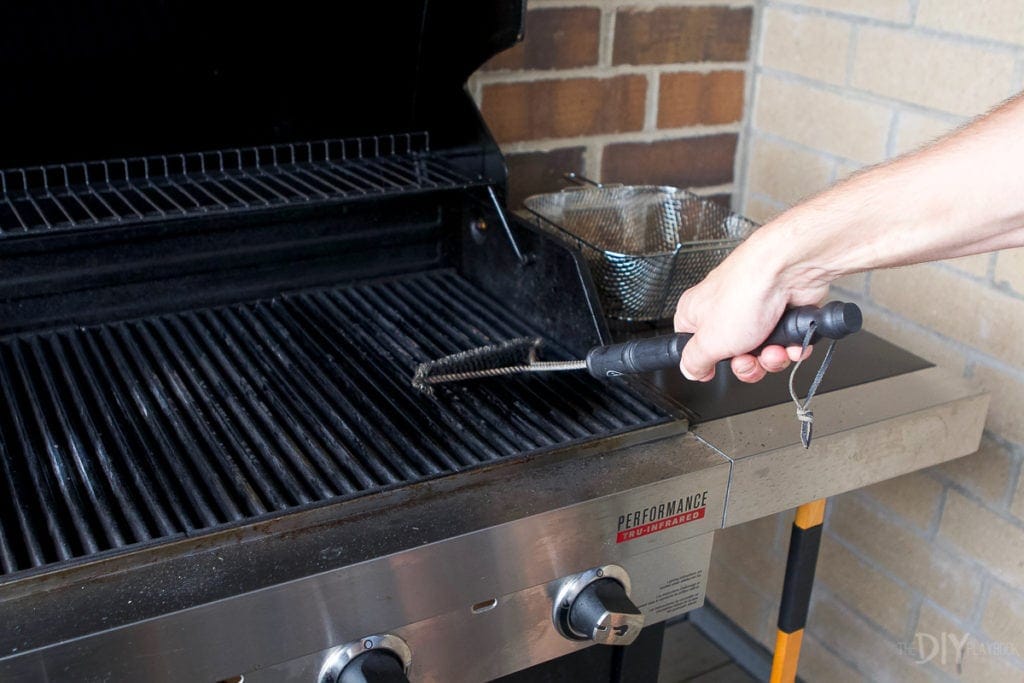 How to clean the grill