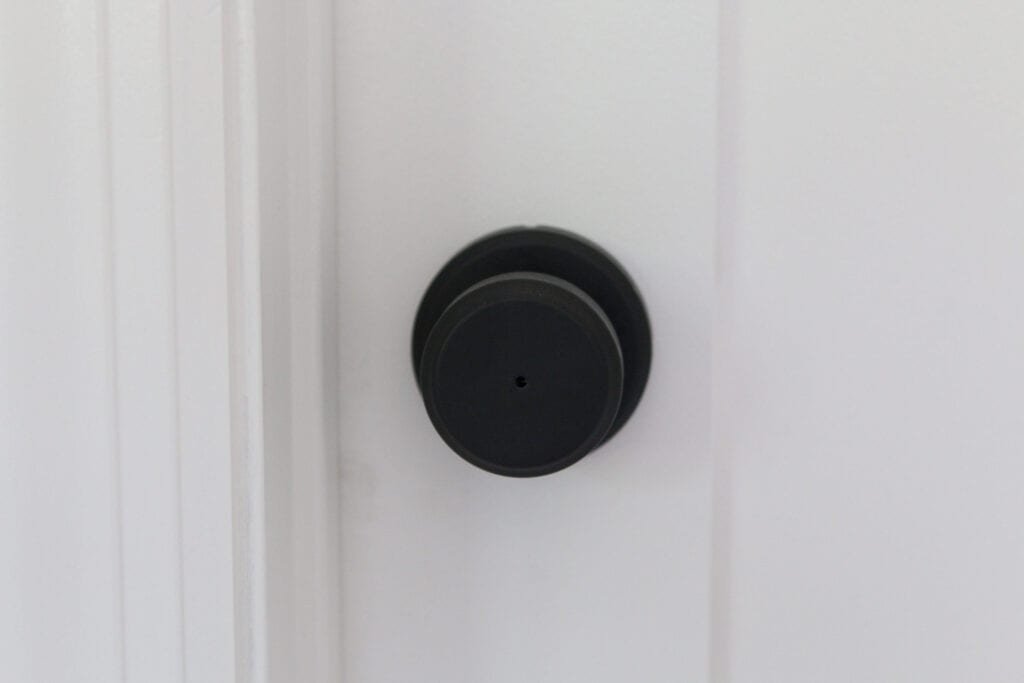 Choosing black door knobs