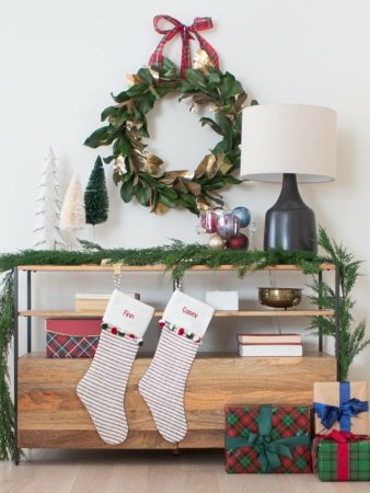 7 Tips to Style a Holiday Entry