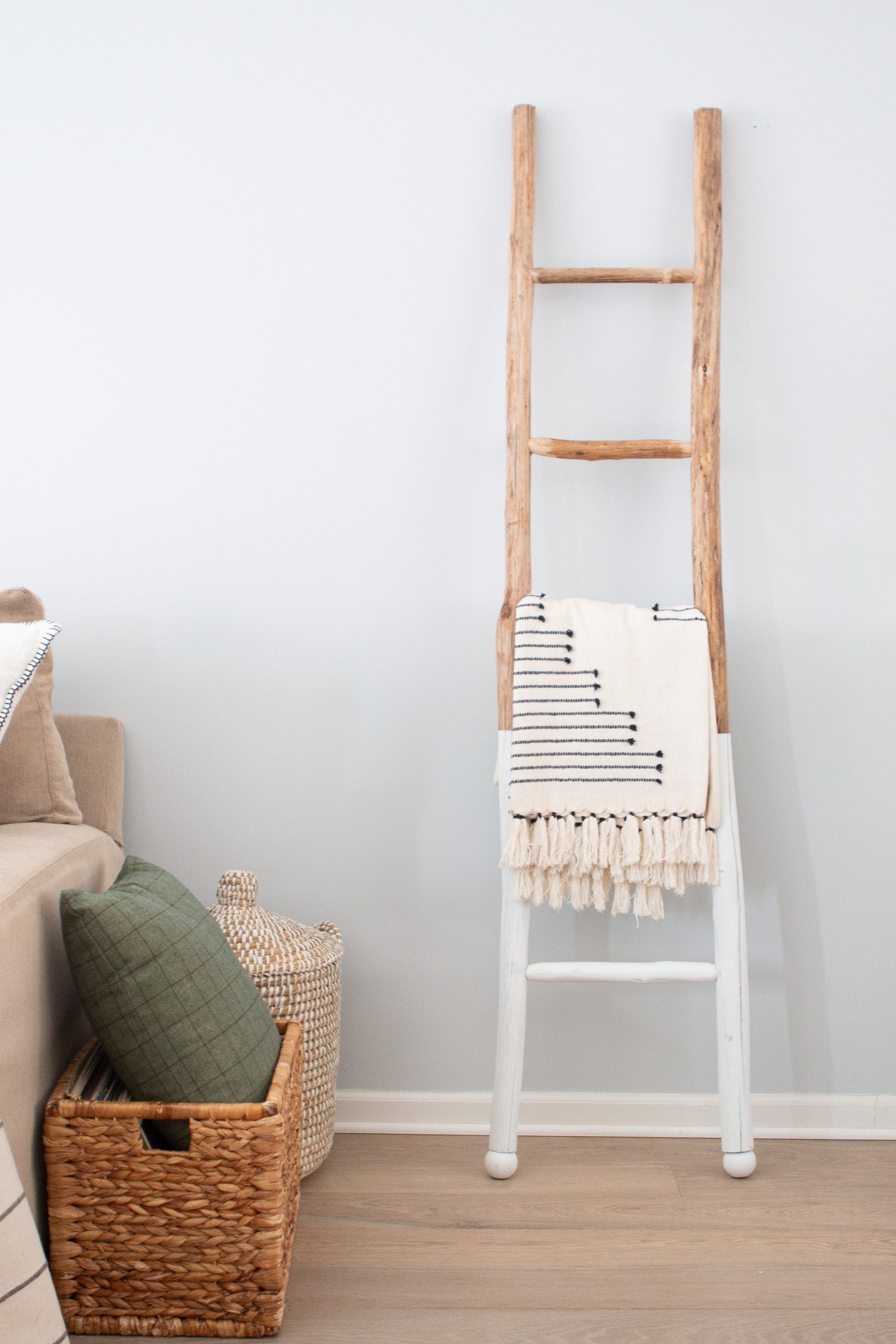 ladder blanket shelf