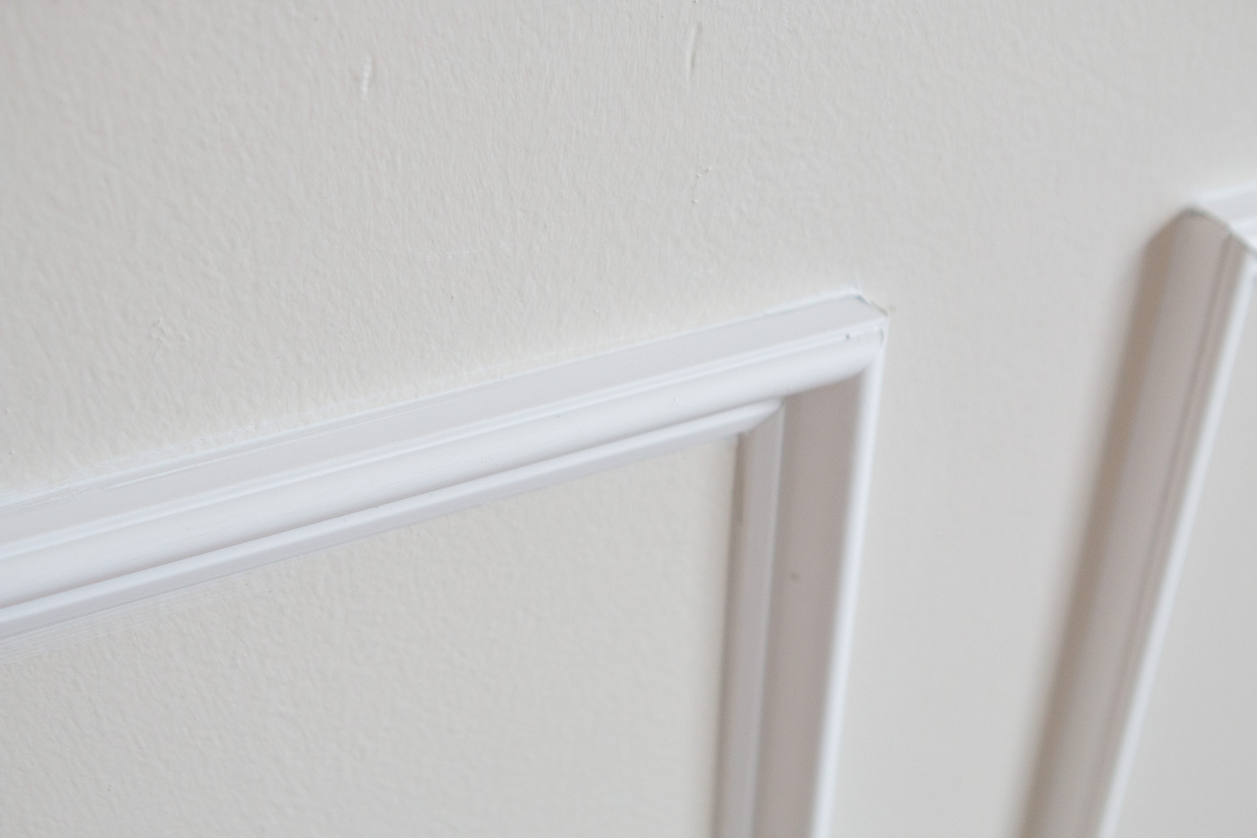how to caulk picture frame molding