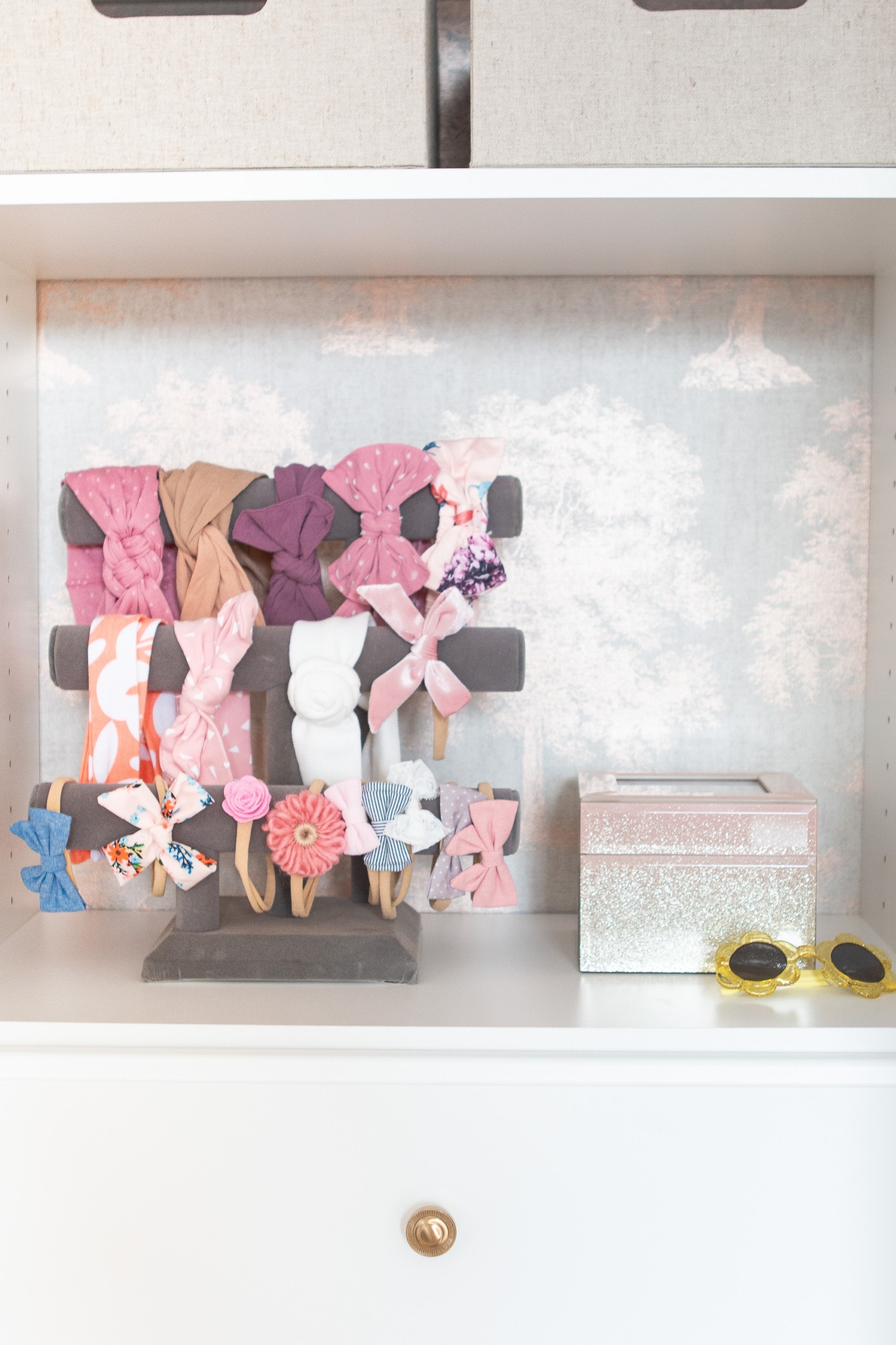 How to display bows in an organized nursery closet