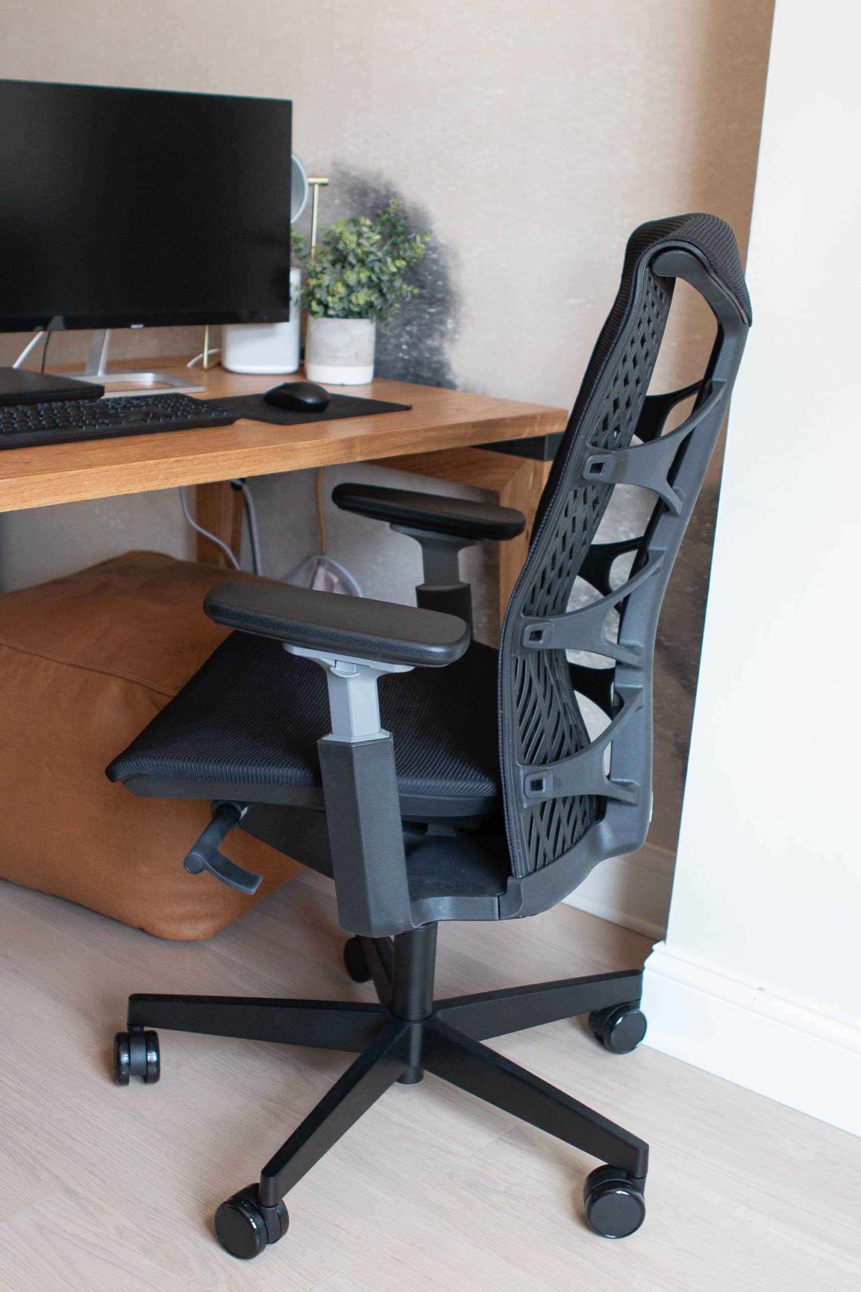 ergonomic office desk chair